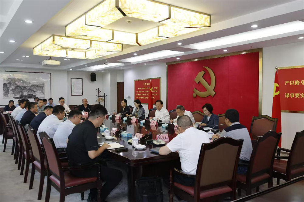 市委書記袁方主持召開科技工作者座談會