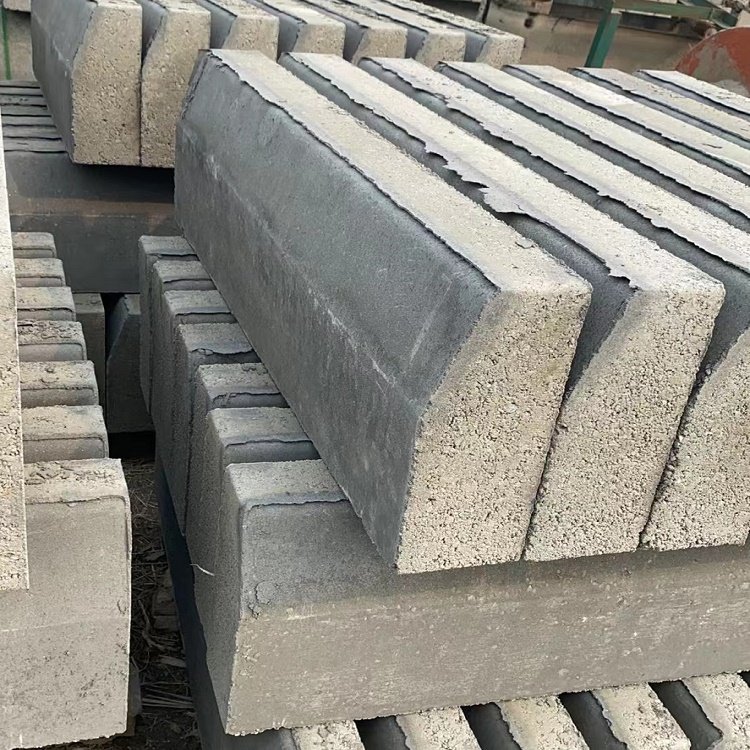 水泥路沿石價格解析 建筑材料銷售的關(guān)鍵因素